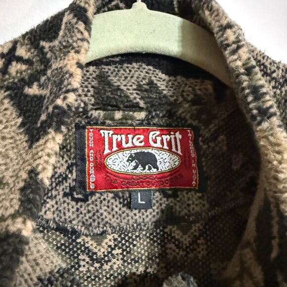 Vintage True Grit Sherpa Fleece Vest with Winter Pattern, Large - Picture 3 of 6